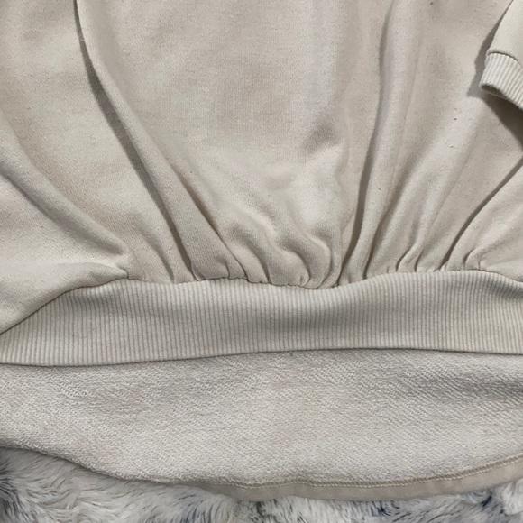 Cute crew neck sweater! - Picture 2 of 3